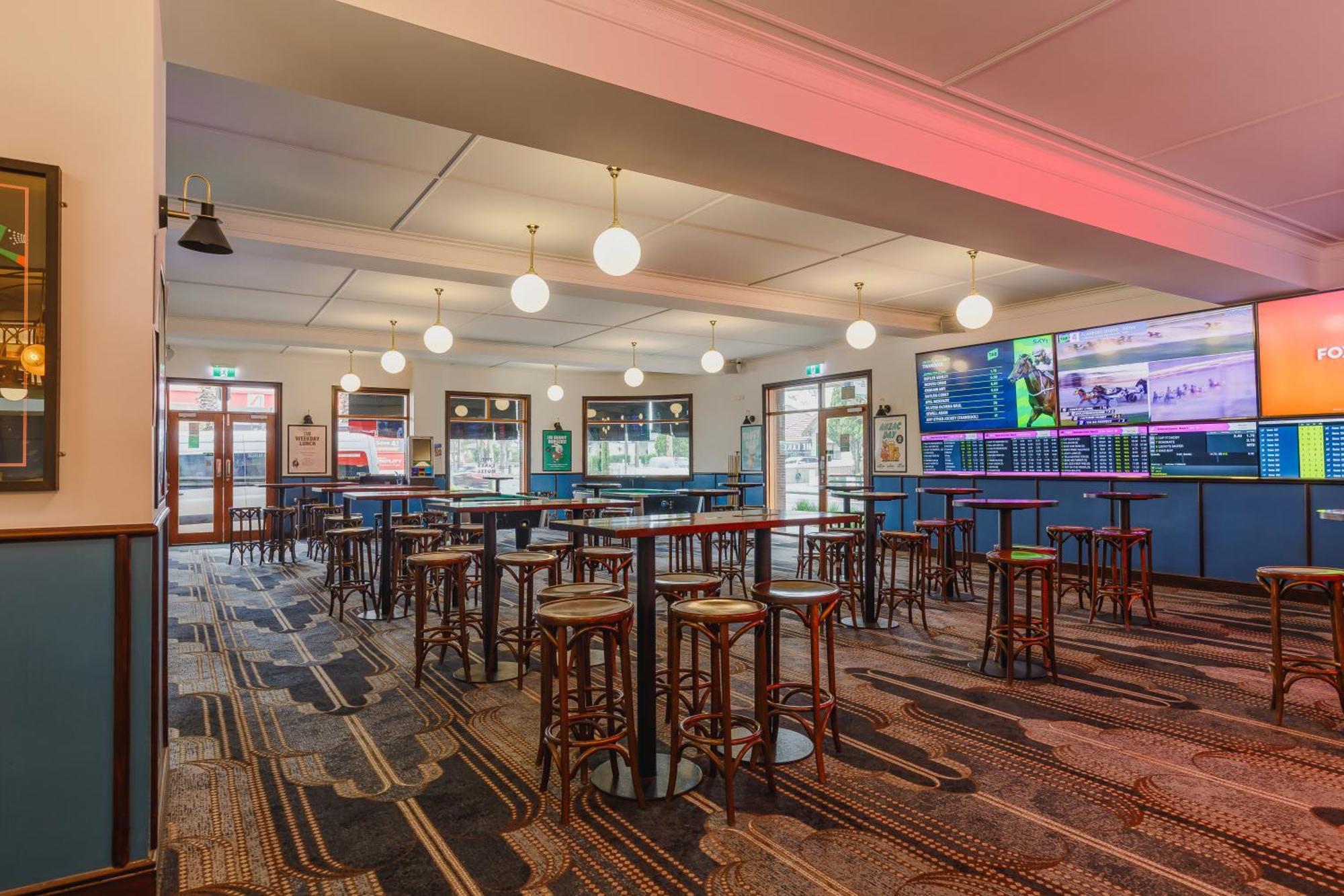 The Lakes Hotel, Rosebery Sydney