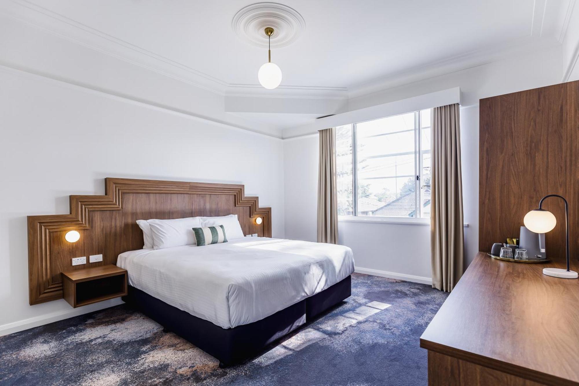 Hotel The Lakes Hotel, Rosebery Sydney