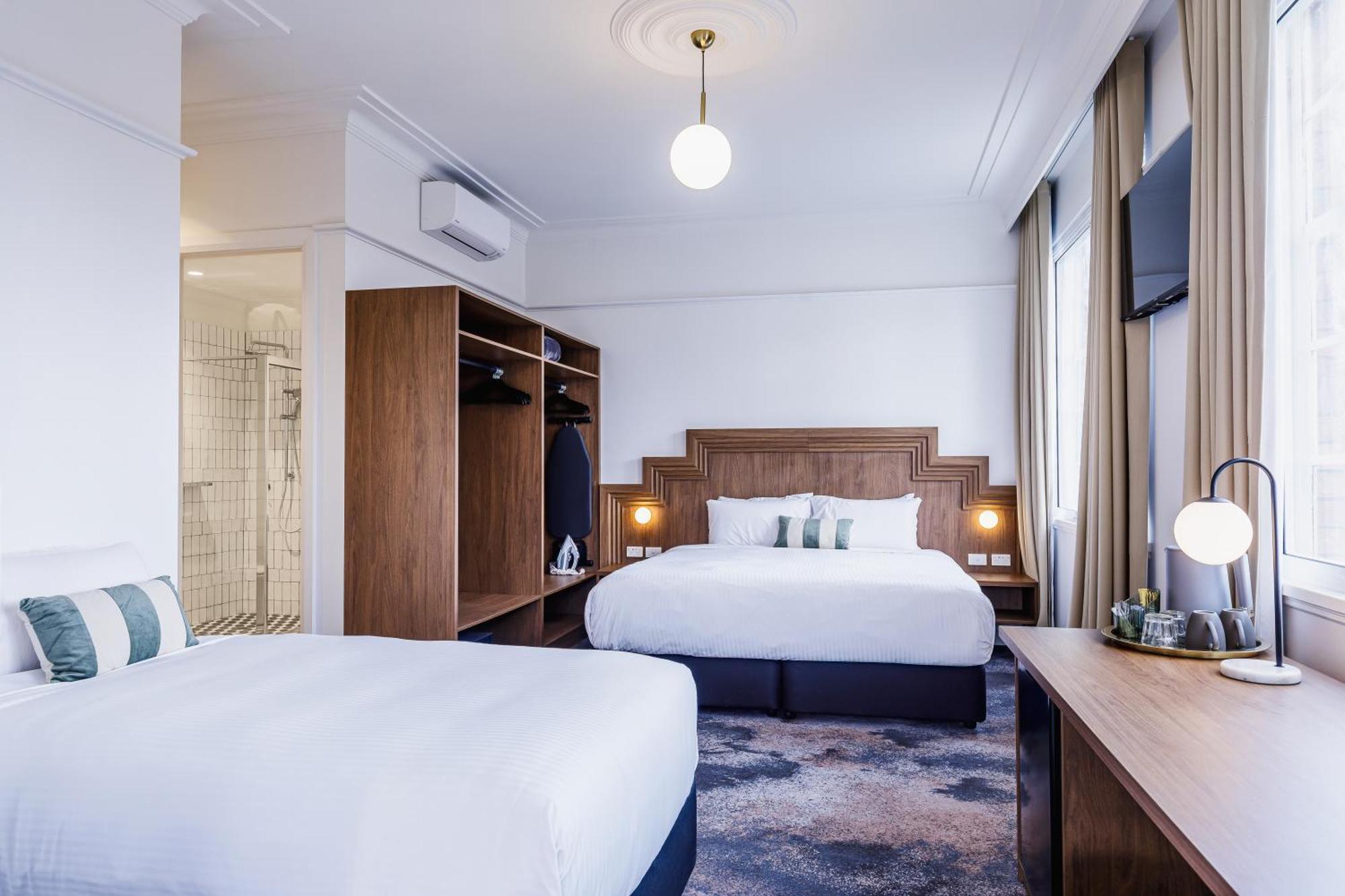 The Lakes Hotel, Rosebery Sydney