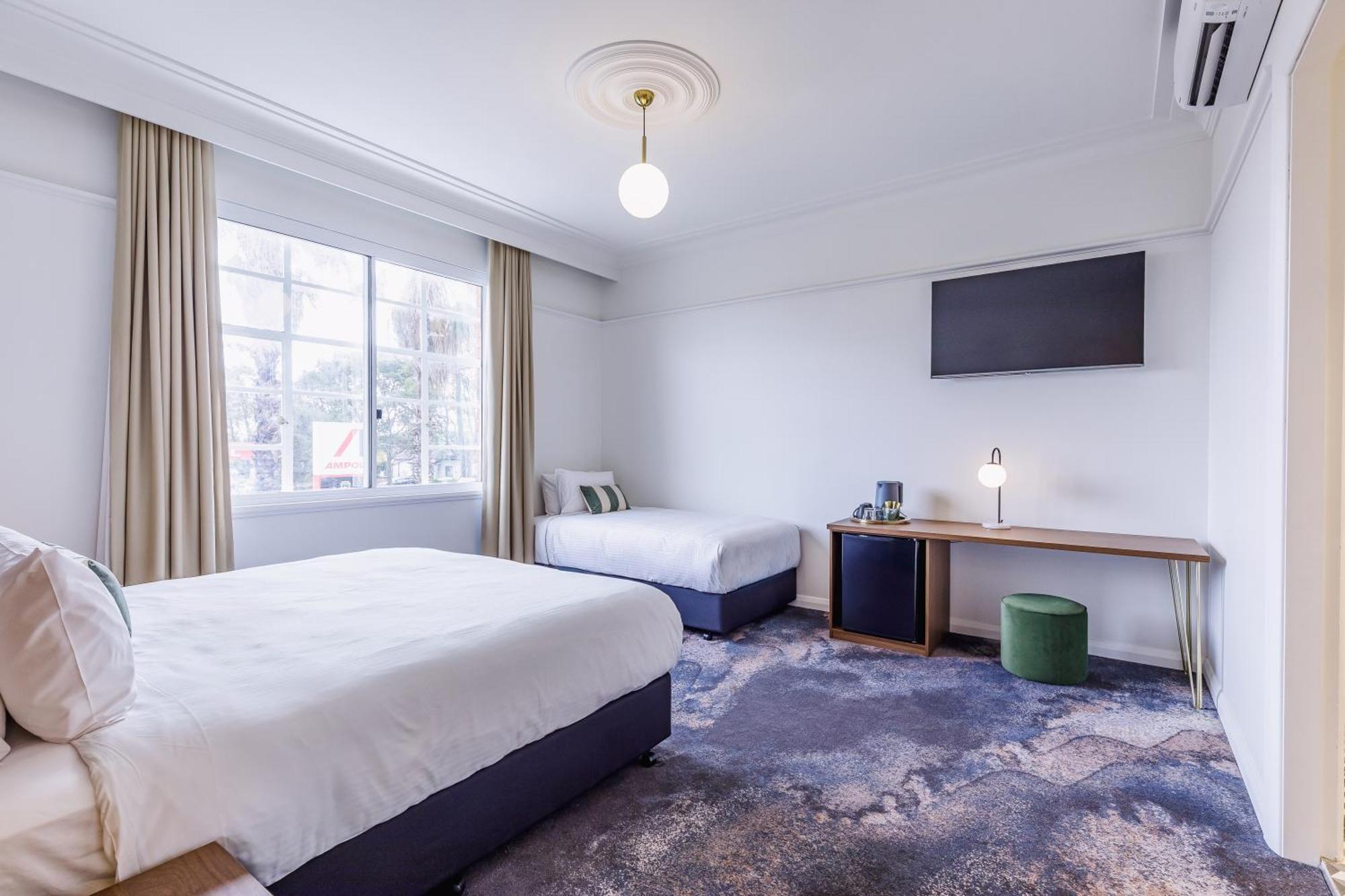 The Lakes Hotel, Rosebery